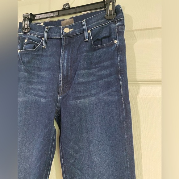 Mother The High Waisted Runaway Jeans In Tongue And Chic Dark Wash Size 26 Flare - Picture 3 of 13